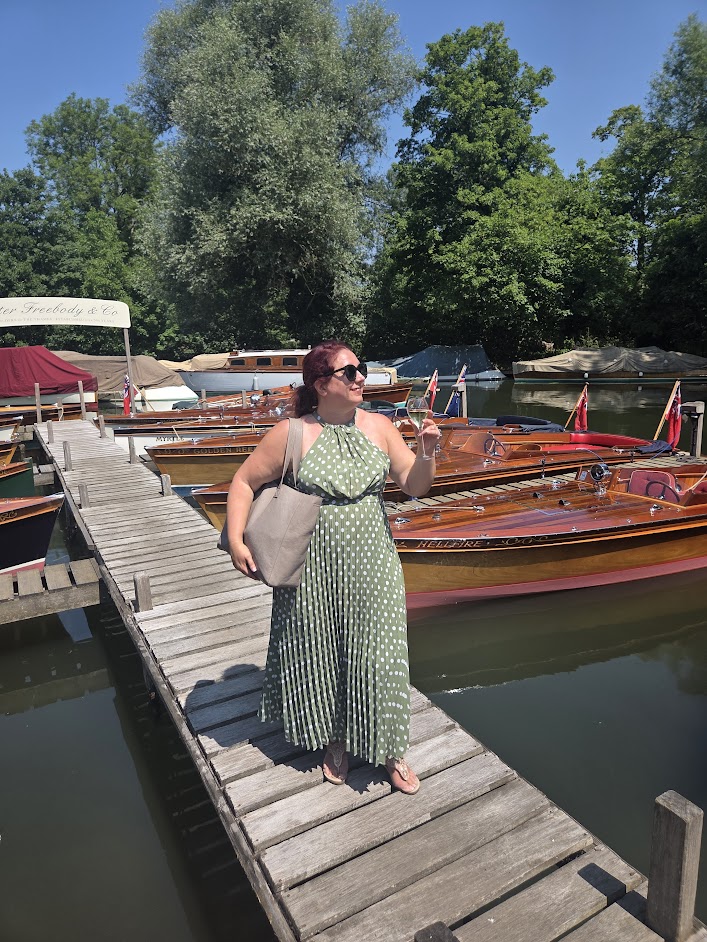Sailing down the river in the Berkshire countryside for English Wine&nbsp;Week